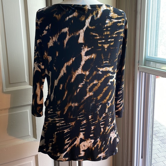 Vince Camuto 3/4 sleeve top polyester / spandex blend. - Picture 4 of 6